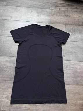 lululemon swiftly tech tshirt black size 6